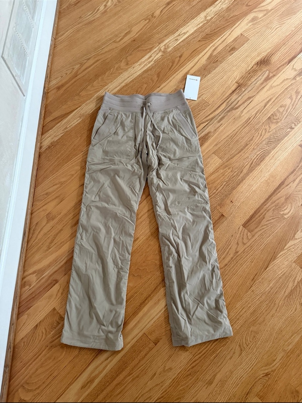 Lululemon dance studio MR lined pants regular size 6 khaki